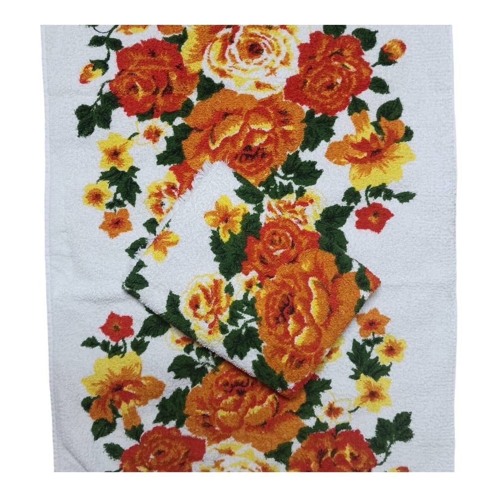 Vintage Bath Towel Set of 2 Gold Orange Brown Green Colors Flowers Retro Fringe